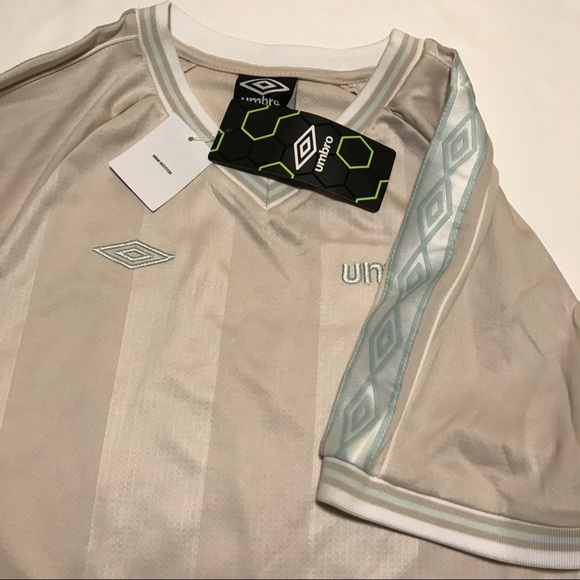 Umbro Jersey Taupe V-Neck Shirt Small NWT - Picture 4 of 9